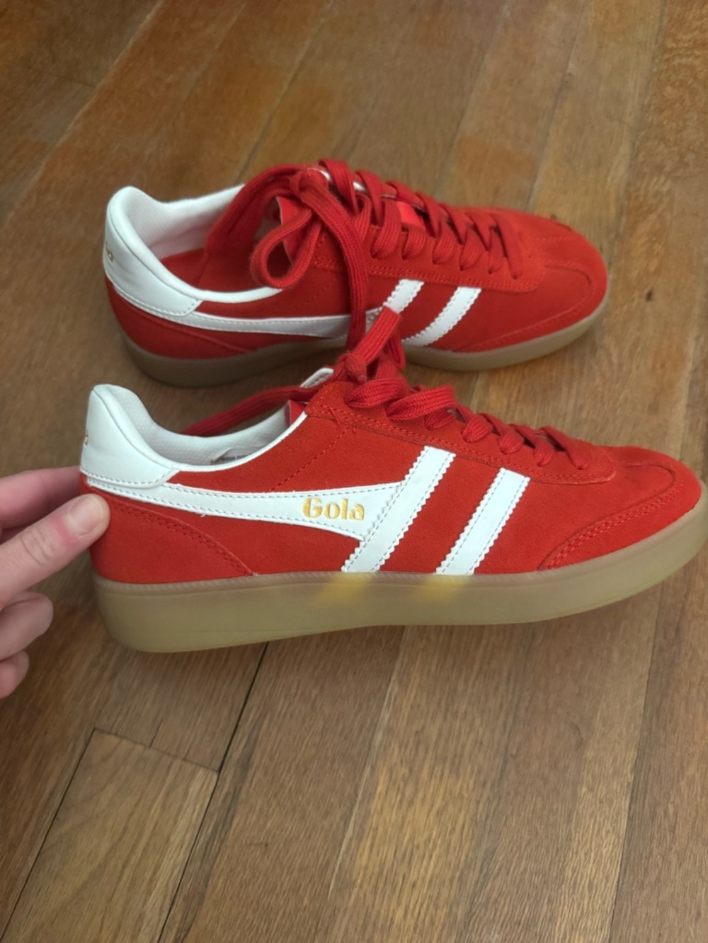 Gola Viper Leather Sneakers fits like a women’s 8